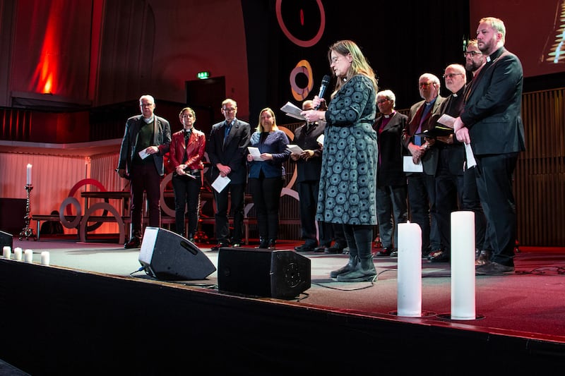 Karin Wiborn talar i Filadelfiakyrkan i Stockholm.