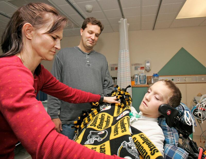 Alex Malarkey på en bild från 2009. Bredvid står mamma Beth och pappa Kevin.