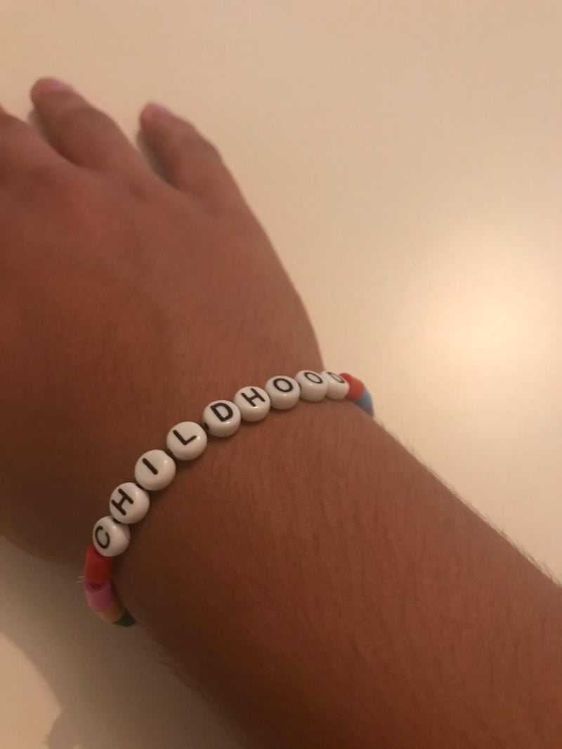 Stiftelsen World Childhood Foundation ligger Filip Lange varmt om hjärtat. Han bär organisationens armband till stöd för barn som utsätts för sexuella övergrepp. "Jag hoppas innerligt att jag en dag kommer att kunna ta av mig det", skriver han på Facebook.