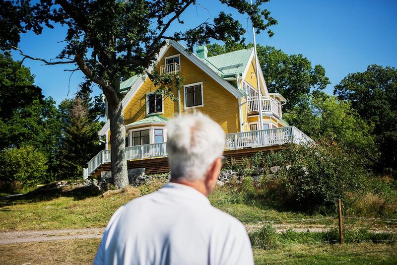 Strömsborgs vilohem ligger naturskönt på Rådmansö i Roslagen. Hela området är 27 hektar, vilket motsvarar ungefär 50 fotbollsplaner. En plats dit utsatta grupper i samhället söker sig för vila, stillhet, gemenskap och andlig fördjupning. Elim, villan som invigdes 1911, är nyligen renoverad och kan användas året runt, vilket innebär nya möjligheter.