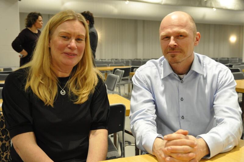 Anne Morley och Fredrik Widell medverkade i den historiska gudstjänsten i New Wine Alvik där mötesbesökarna för ovanlighetens skull inte var välkomna till kyrkan.