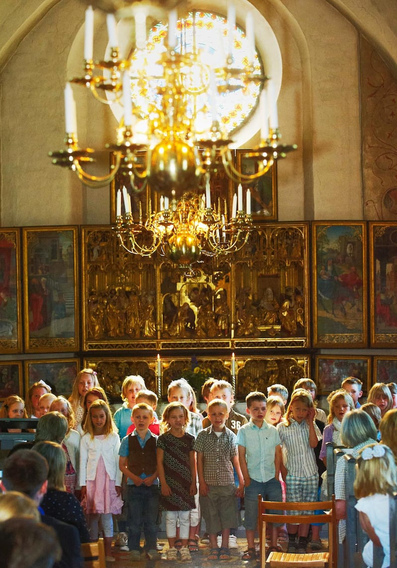 Skolavslutning i kyrkan.