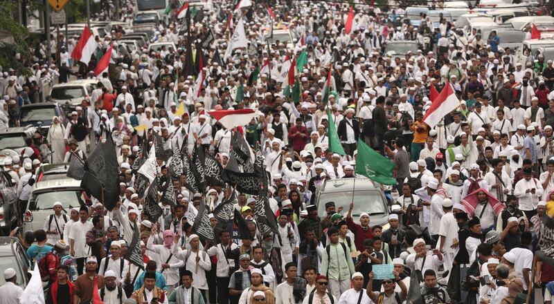 Demonstranter i huvudstaden Jakarta kräver att den en kristne guvernören Ahok ska straffas för hädelse.