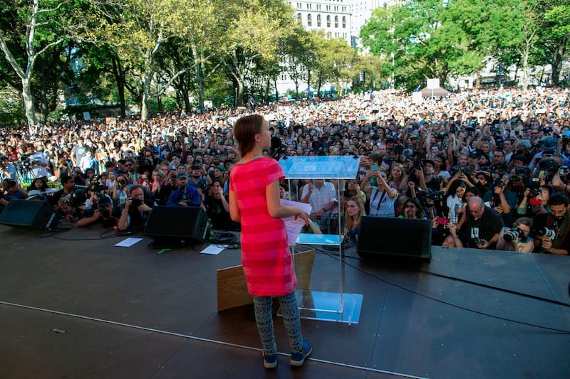 Greta Thunberg talar inför klimatstrejkarna i New York på fredagen.